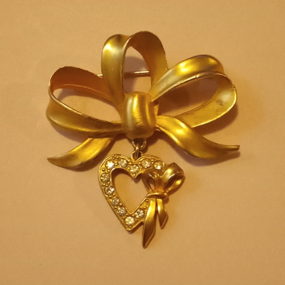 *Sale** JJ gold tone ribbon bow brooch.